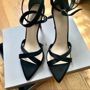 NIB Halston Heritage Classic Black Heel